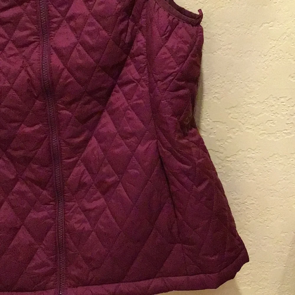 Lands’ End Women’s XL Burgundy Puffer Vest sleeveless full zip - Picture 3 of 7